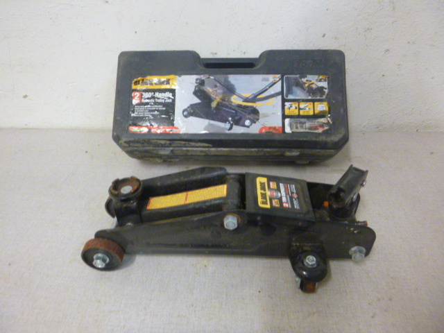 lot 154 image: Torin 2 Ton Hydraulic Jack