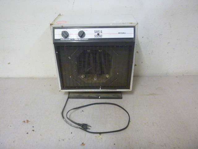 lot 162 image: Rival Electric Heater