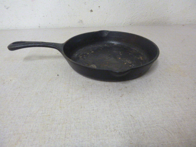 lot 185 image: Cast Iron Pan