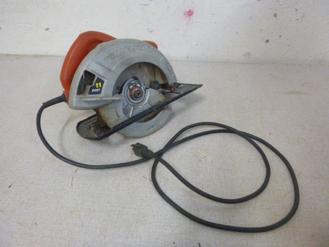 lot 186 image: Black & Decker Circular Saw