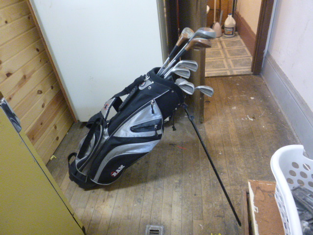 lot 200 image: Miscellaneous Left Hand Golf Clubs