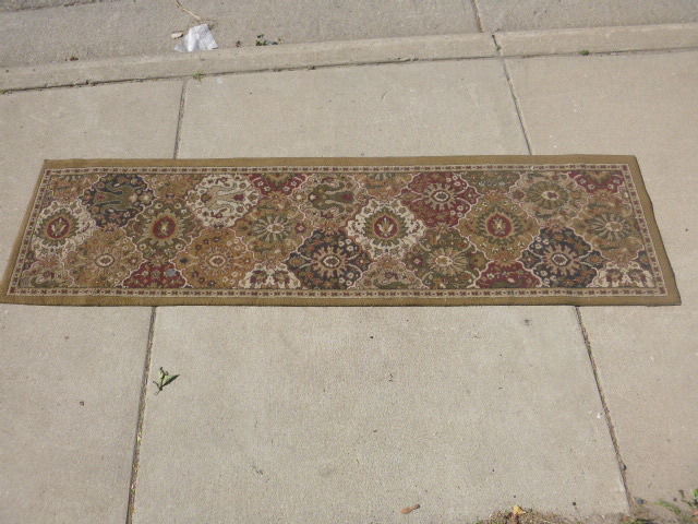 lot 204 image: Hall Rug