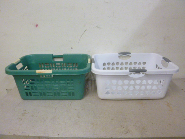 lot 211 image: 2 Laundry Baskets