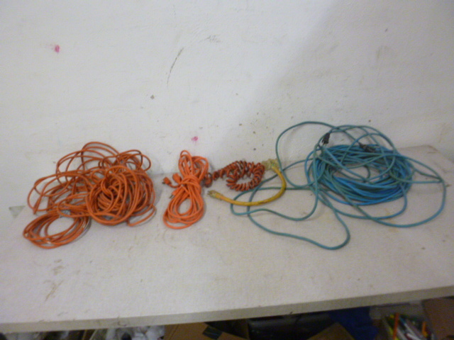 lot 224 image: Miscellaneous Electric Cords