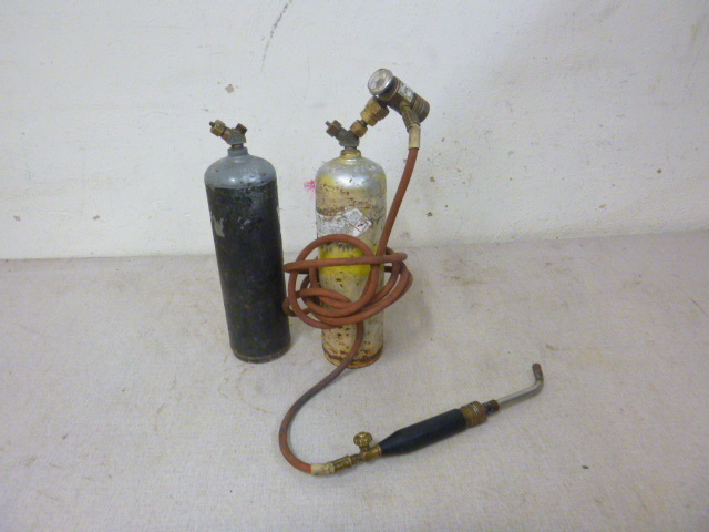 lot 225 image: 2 Small Tanks