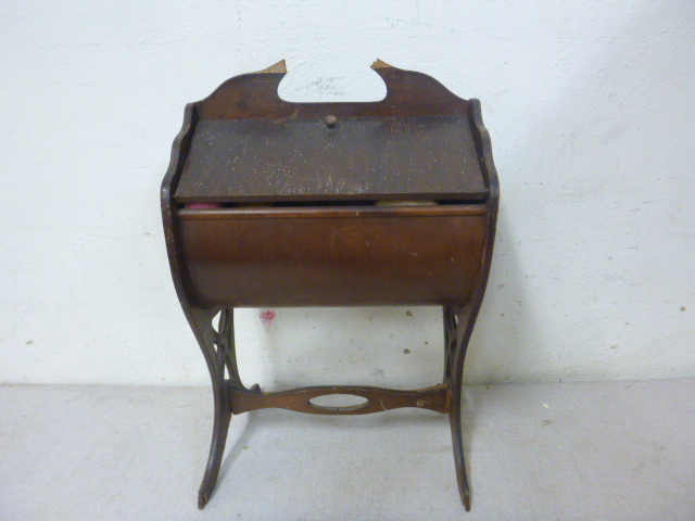 lot 239 image: Vintage Sewing Basket