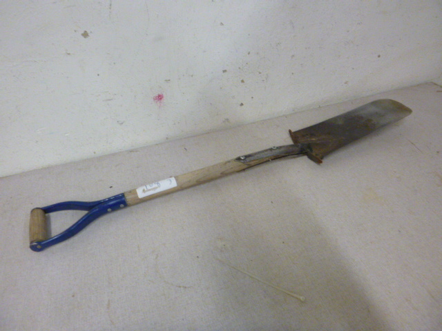 lot 247 image: Trench Shovel