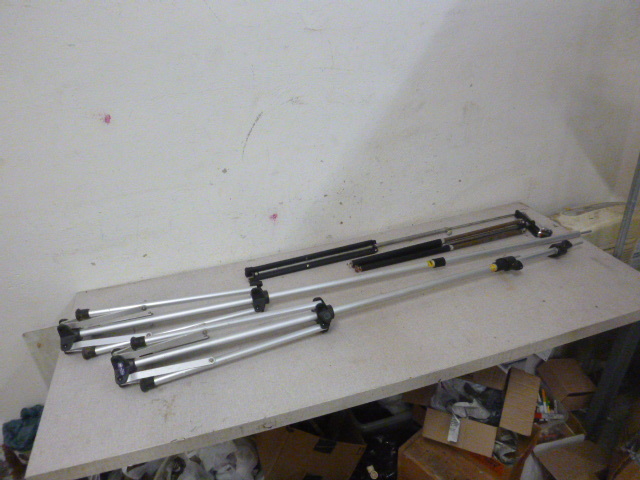 lot 253 image: 4 Tripods