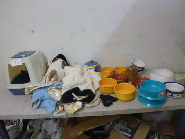 lot 259 image: Miscellaneous Pet Items