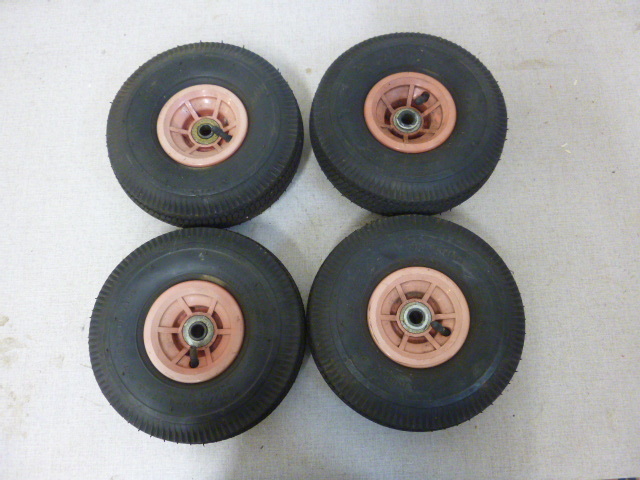 lot 262 image: 4 Wagon Tires
