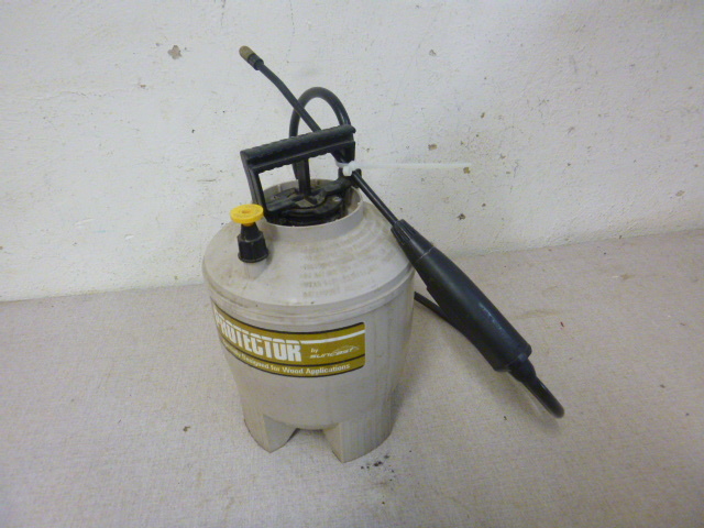 lot 272 image: Suncast Deck Sprayer