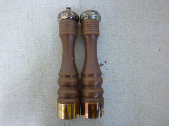 lot 275 image: Salt and Pepper Shakers