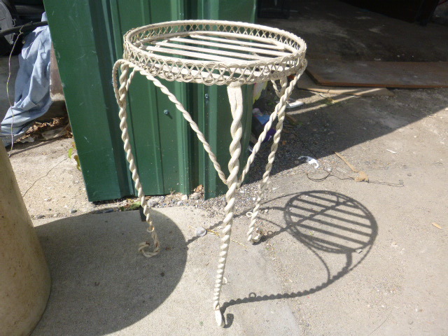 lot 289 image: Planter Stand