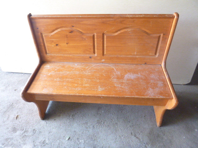 lot 305 image: Hall Bench