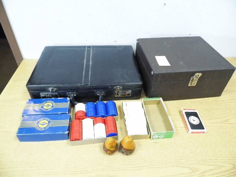 Portable Bar Set - Brief Case - Poker Chips