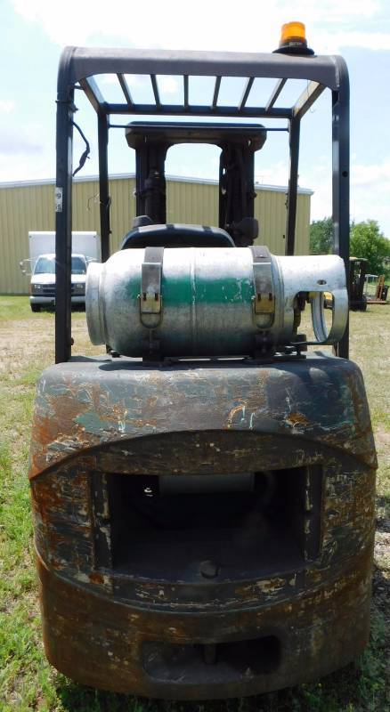 lot 9 image: 2000 Mitsubishi GC30K Forklift