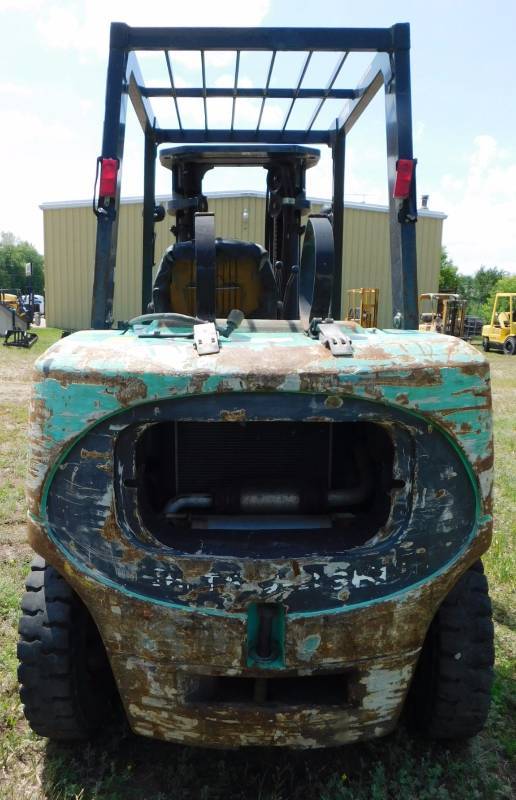 lot 10 image: 2005 Mitsubishi FG40K Forklift