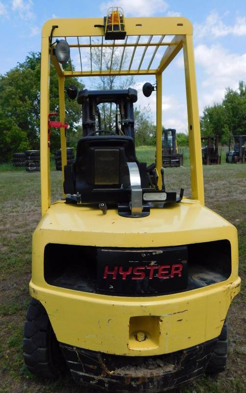 lot 11 image: 2003 Hyster 55XM Forklift
