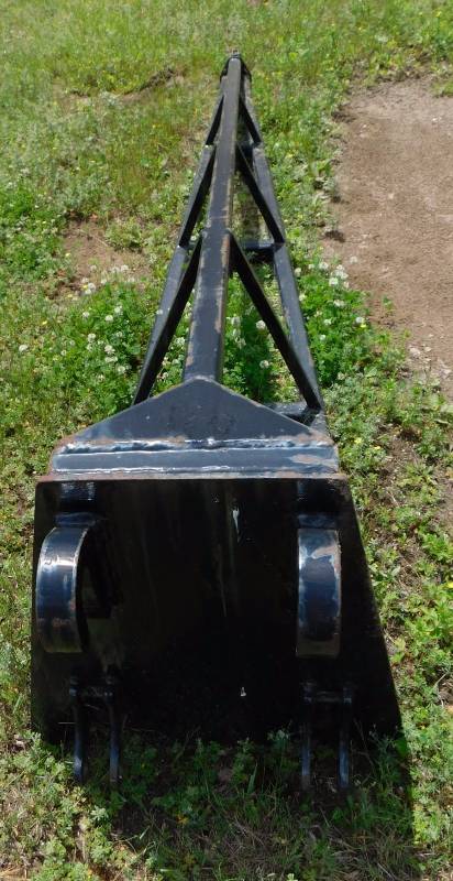 lot 16 image: 10 Truss Boom
