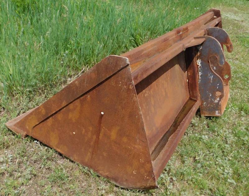 lot 18 image: Ingersoll Rand Material Bucket