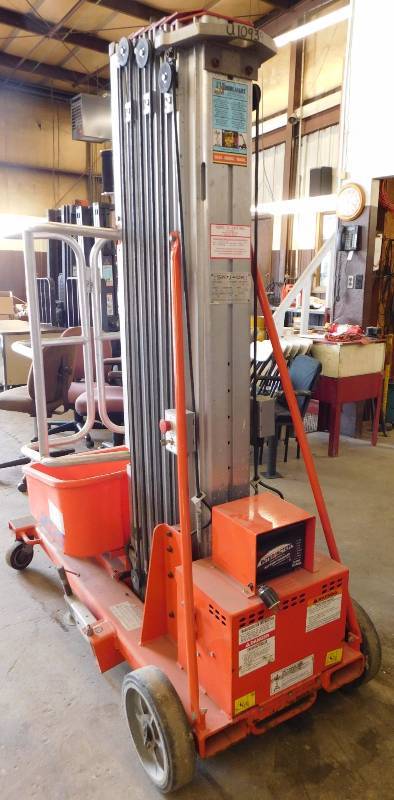 lot 24 image: 1998 SkyJack I-25 Manlift