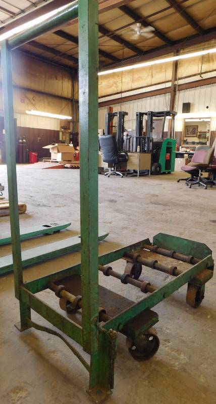 lot 28 image: Battery Cart - 38 12 x 16
