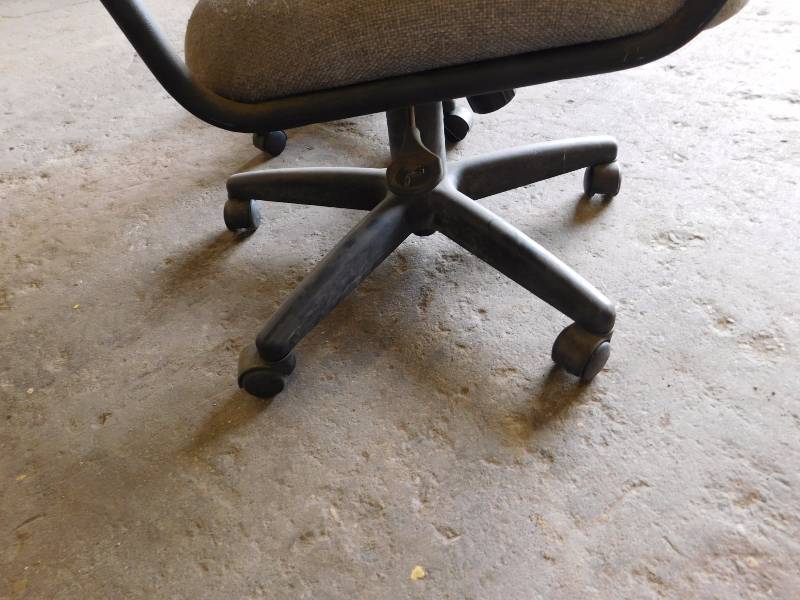 lot 37 image: Two Adjustable Rolling Office Chairs