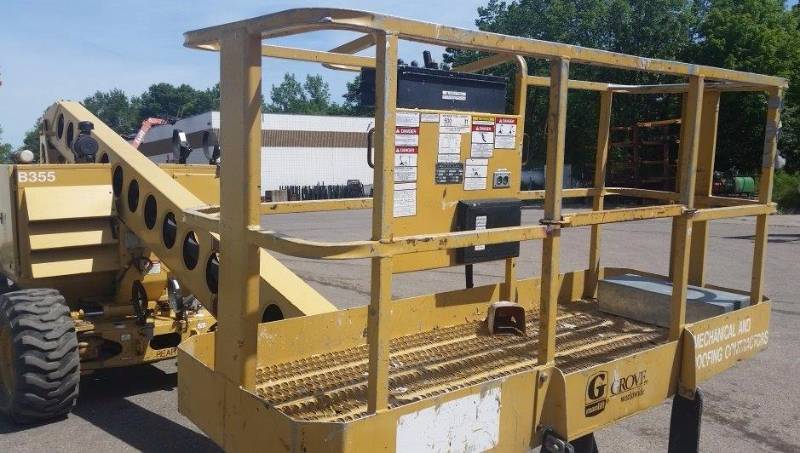 lot 5 image: 1998 Grove 66XT Manlift Boom Lift