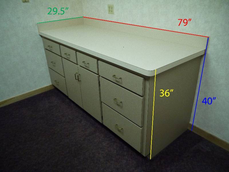 lot 6 image: Floor Cabinet