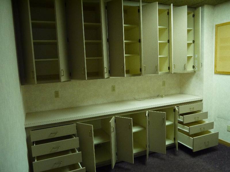 lot 8 image: Upper and Lower Cabinets