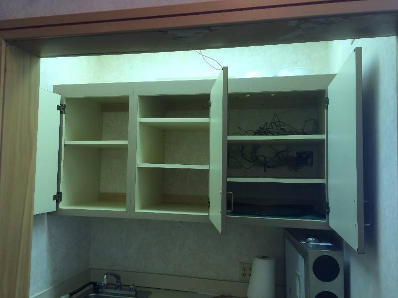 lot 20 image: Hanging Cabinet