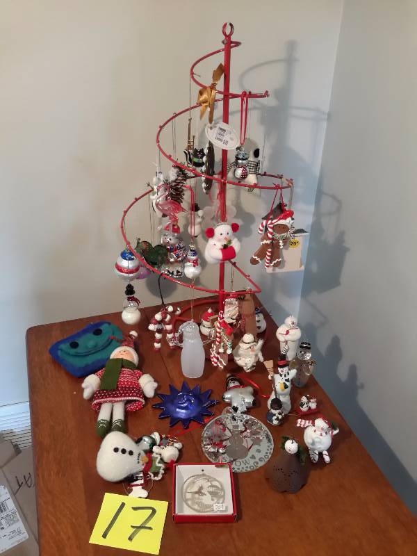 lot 17 image: Misc. Christmas Decorations and Christmas Decoration TREE.