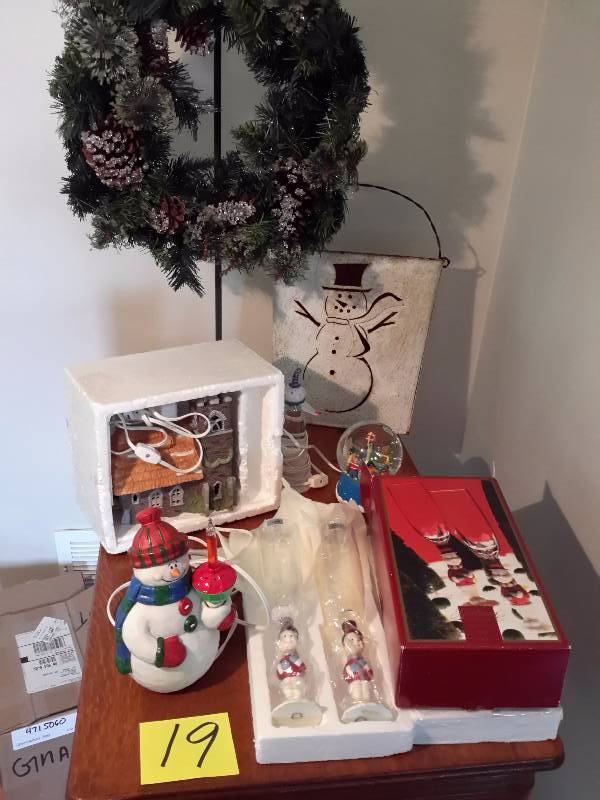 lot 19 image: Misc. Christmas Decoration..