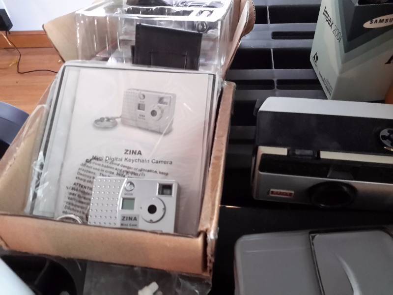 lot 50 image: Misc. Cameras as pictured