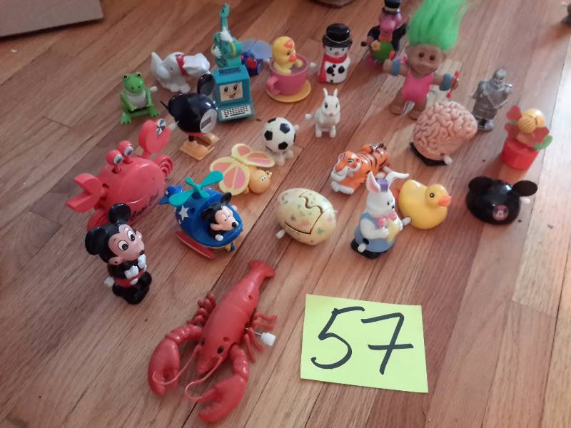 lot 57 image: 20 Small Plastic Wind up toys