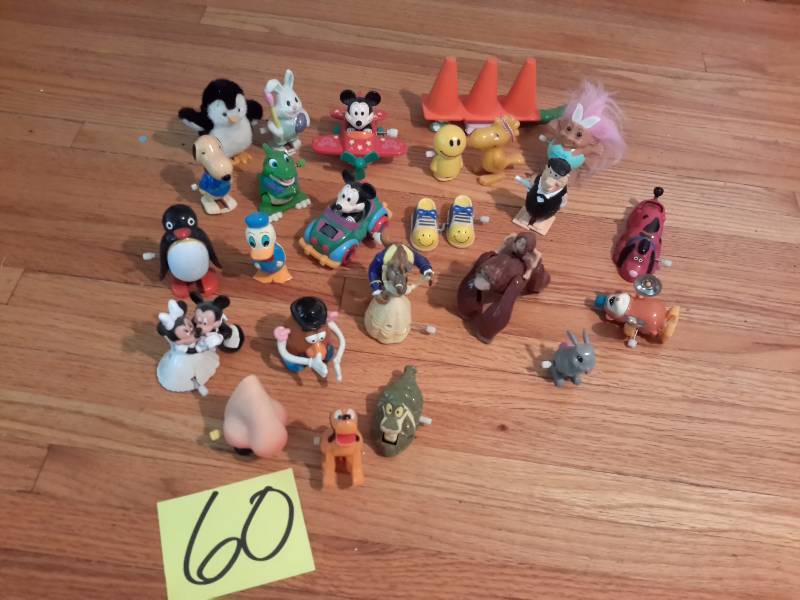 lot 60 image: 20 Small Plastic Wind up toys