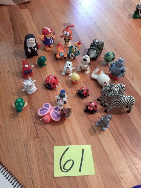lot 61 image: 20 Small Plastic Wind up toys