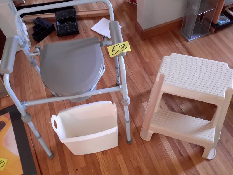 lot 53 image: Commode and plastic 2 step, stool.. Plastic basket
