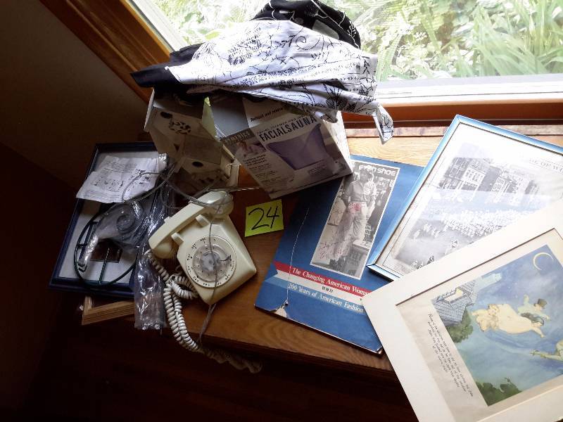 lot 24 image: Misc. Vintage Items