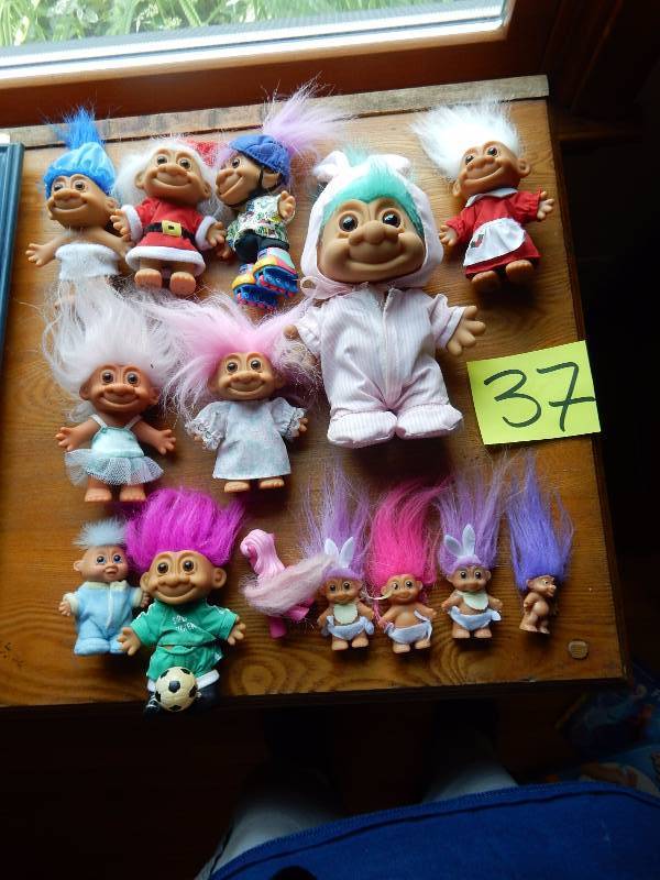 lot 37 image: Lot of troll dolls as pictured
