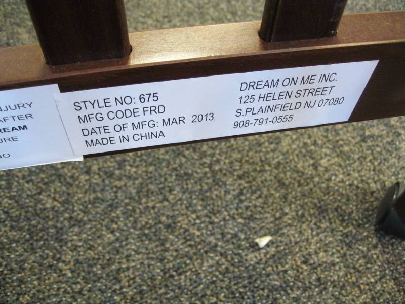 lot 20 image: Dream on Me 6075 Crib with Wire Bot...