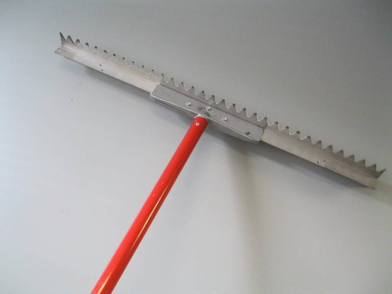 lot 43 image: 7 Long Lute Rake...