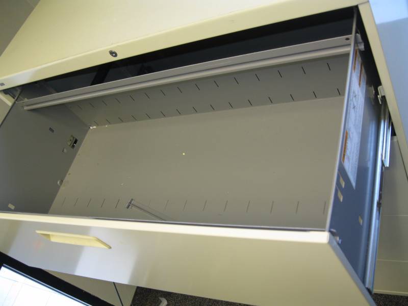 lot 51 image: Hon File Cabinet 4 Large Drawers 53...