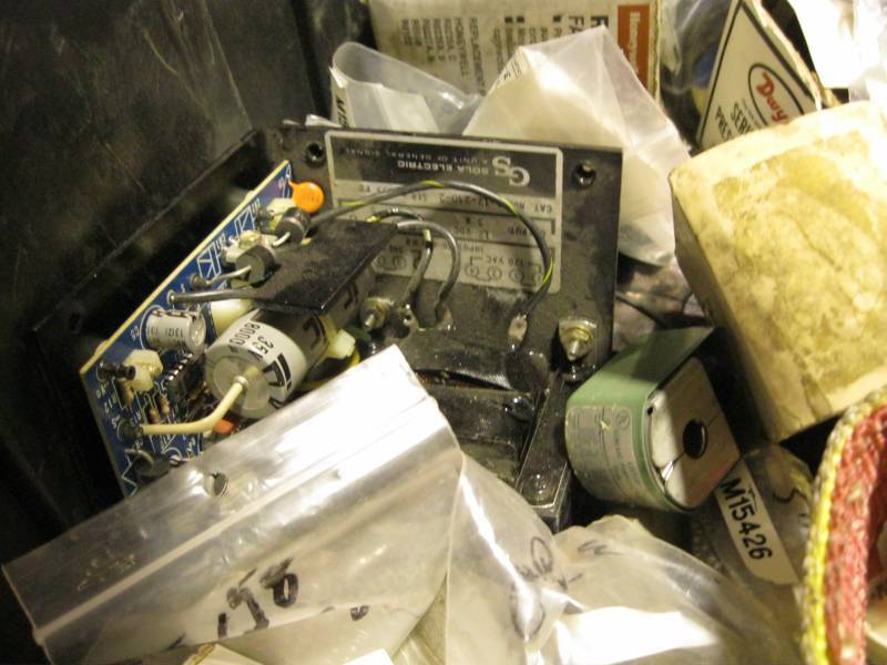 lot 66 image: Lot of Misc. Pressure Gauges and Va...