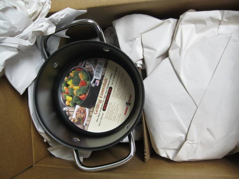 lot 202 image: Lot of 4 Nordic ware Bean and Sauce...