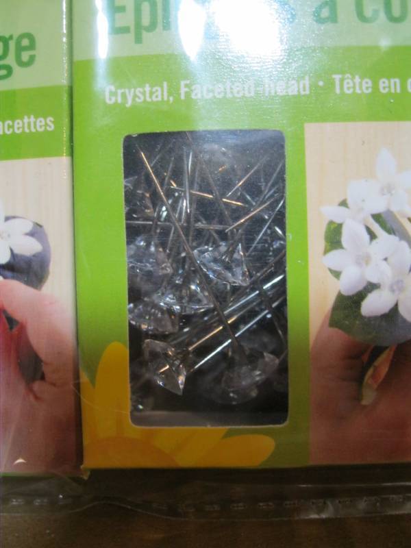 lot 330 image: Lot of 24 - Design It 90pc Corsage ...