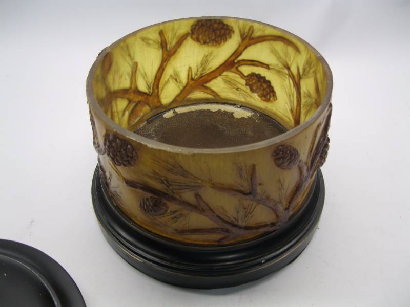 lot 525 image: Dick Idol By Crestview - Jar With L...