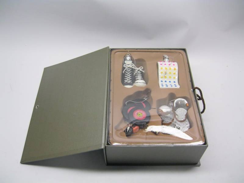 lot 530 image: Baby Boomer Christmas - Set Of 4 Di...