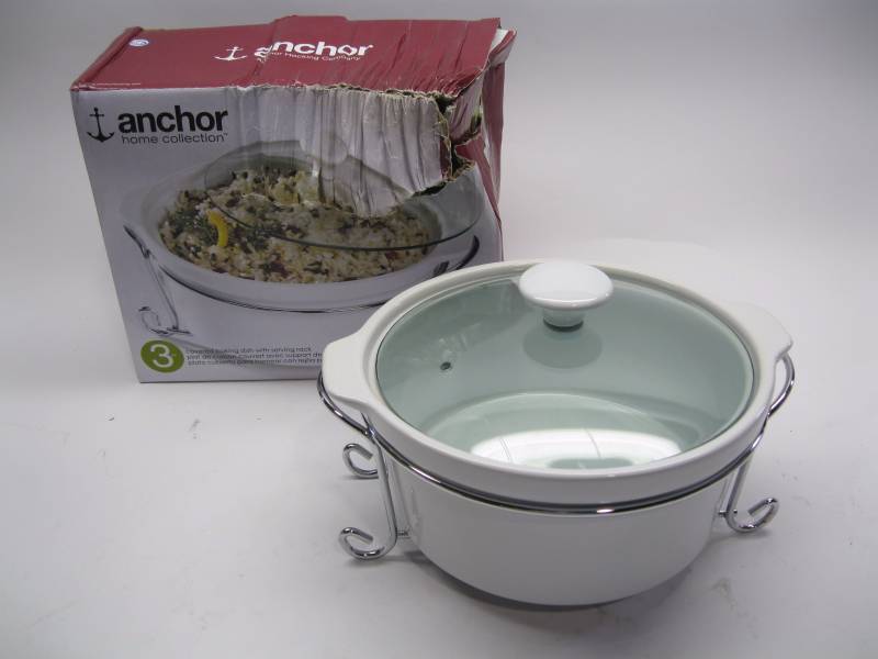 lot 1058 image: Anchor 1.95 QT covered baking dish ...