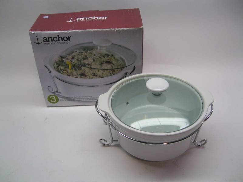 lot 1059 image: Anchor 1.95 QT covered baking dish ...